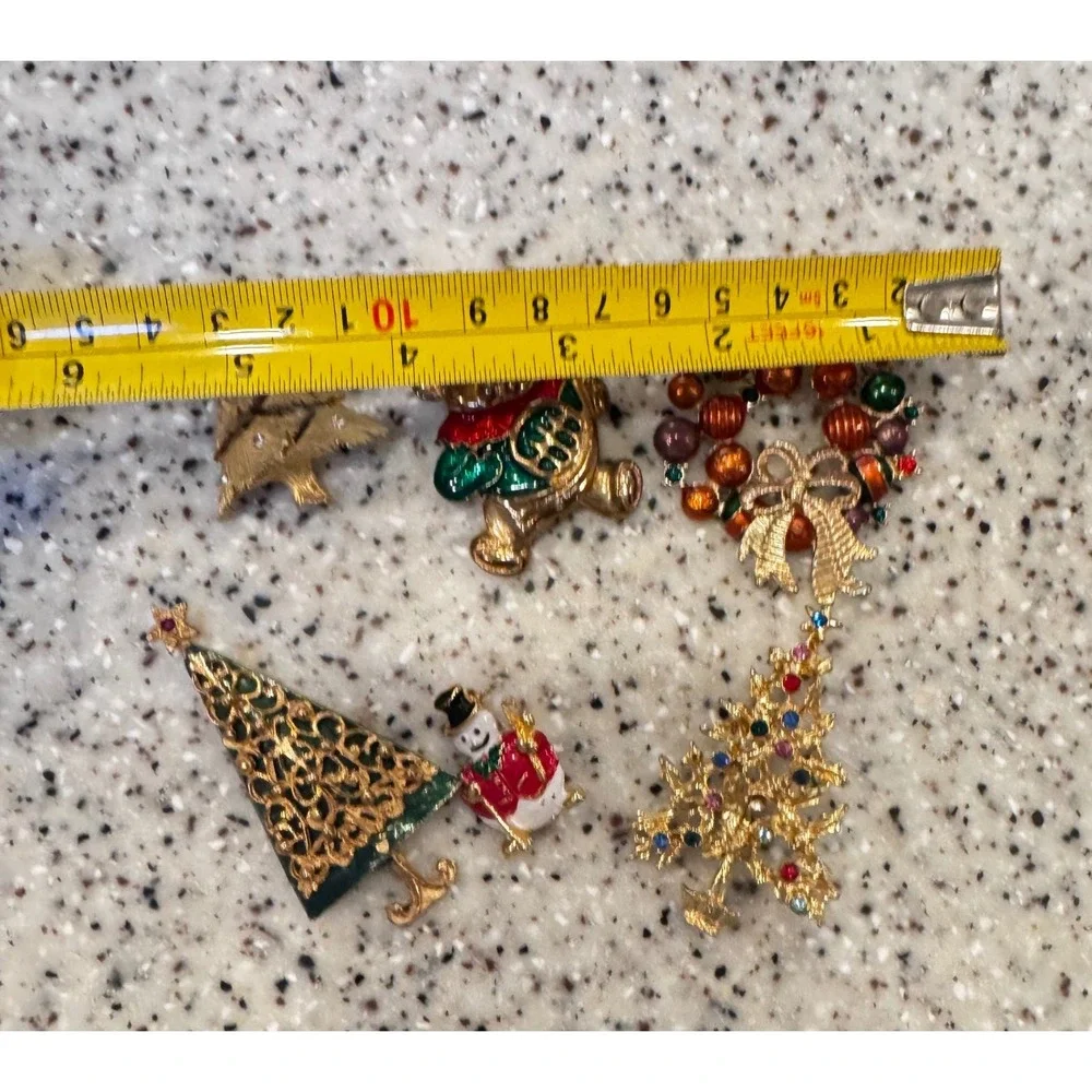 Lot of 6 Christmas Brooches Tree‎ Snowman Bear Wreath Vintage 2 stones missing